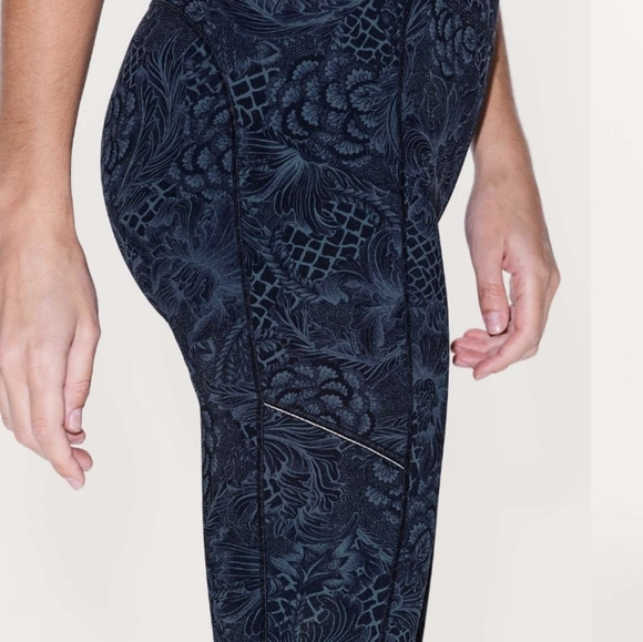 Lululemon Speed Up Tight(Full On Luxtreme 28") - Picture 4 of 5